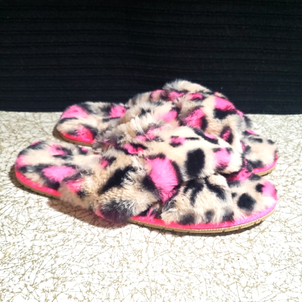 Wonder Nation Criss Cross Fuzzy Pink Leopard Slippers Size 6 NWOT
